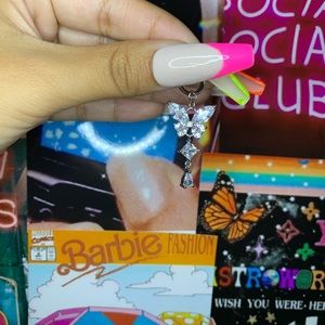 Butterfly fake belly piercing